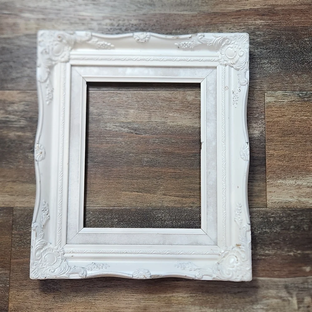 VINTAGE 8 X 10 WOOD SHABBY CHIC ORNATE FRAME MADE IN TAIWAN